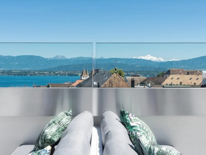 Base Nyon
