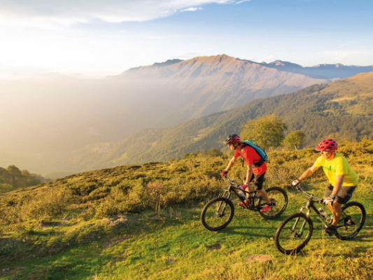 We have compiled hiking and biking routes along other exciting outdoor activites for the most advent 