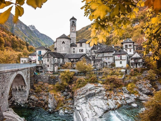 Extend the summer in Ticino and enjoy warm temperatures. We have a few tips for autumn excursions. 