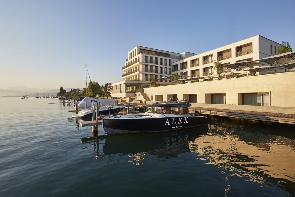 Hotel Alex Lake Zurich - Stile di vita, indulgenza e benessere sul lago di Zurigo - L'Hotel Alex Lake Zurich si trova sulla riva occidentale del lago di Zurigo e si distingue per la su