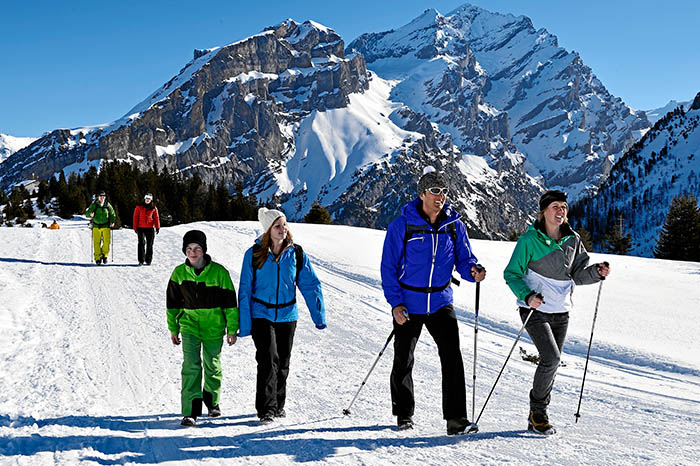 Hotels im Berner Oberland | bis 50% Rabatt | Hotelcard -Winterwanderung zum Lauenensee  Diese herrliche Winterwanderung startet in Lauenen auf 1'241 m.ü.M 