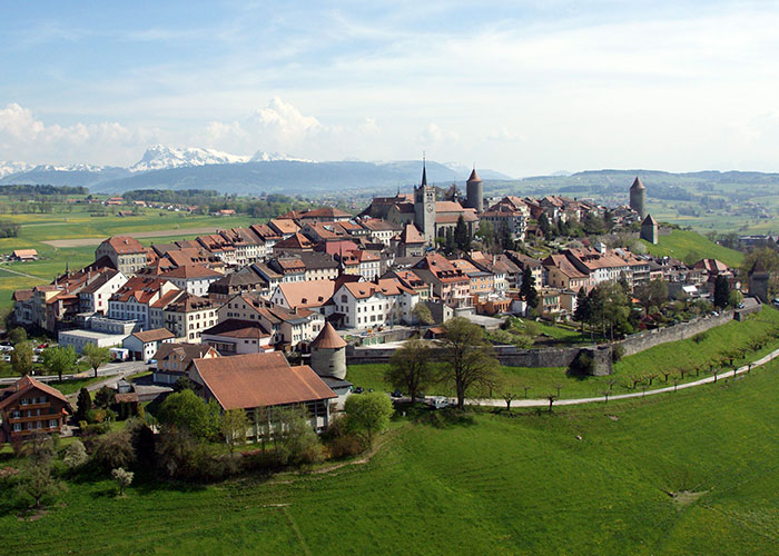 Die schönsten Hotels in Freiburg, Schweiz-Romont  Die historische Altstadt von Romont befindet sich zum Teil auf einem Hügel und ist sehr seh