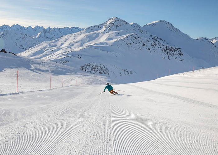 Hotels in Central Switzerland-Skiing in Andermatt  After the railway tunnel through the Gotthard was opened in 1882, Andermatt los