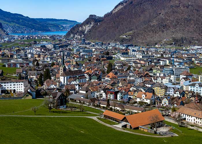 Hotels in Central Switzerland-Stans  Do you already know the classic peaks of the Central Swiss mountains, the Rigi and Pilatus? T